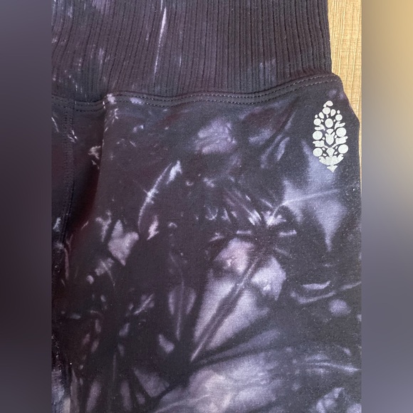 ❤️❤️ Free People FP Movement by Purple Jogger Leggings with Tie-Dye Pattern - Picture 3 of 10